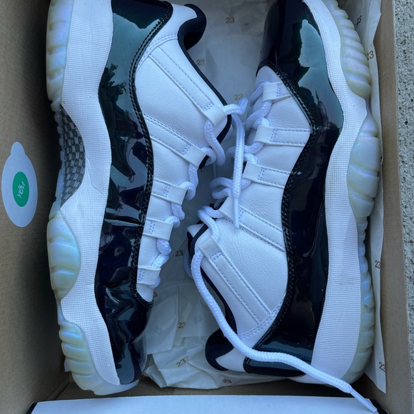 Jordan Retro 11 size 9 men’s $229